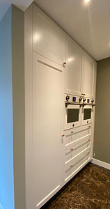 witte keuken met carrara marmer